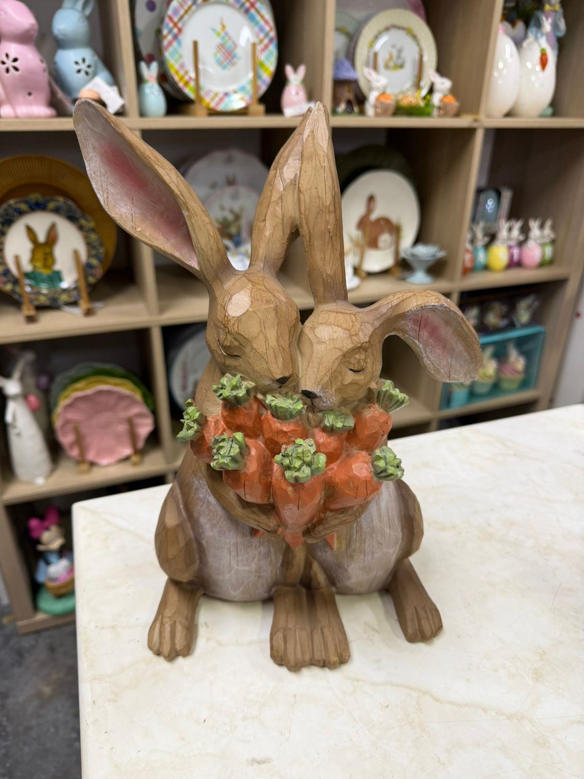 EA-DE-405 Pareja de Conejos con Zanahorias