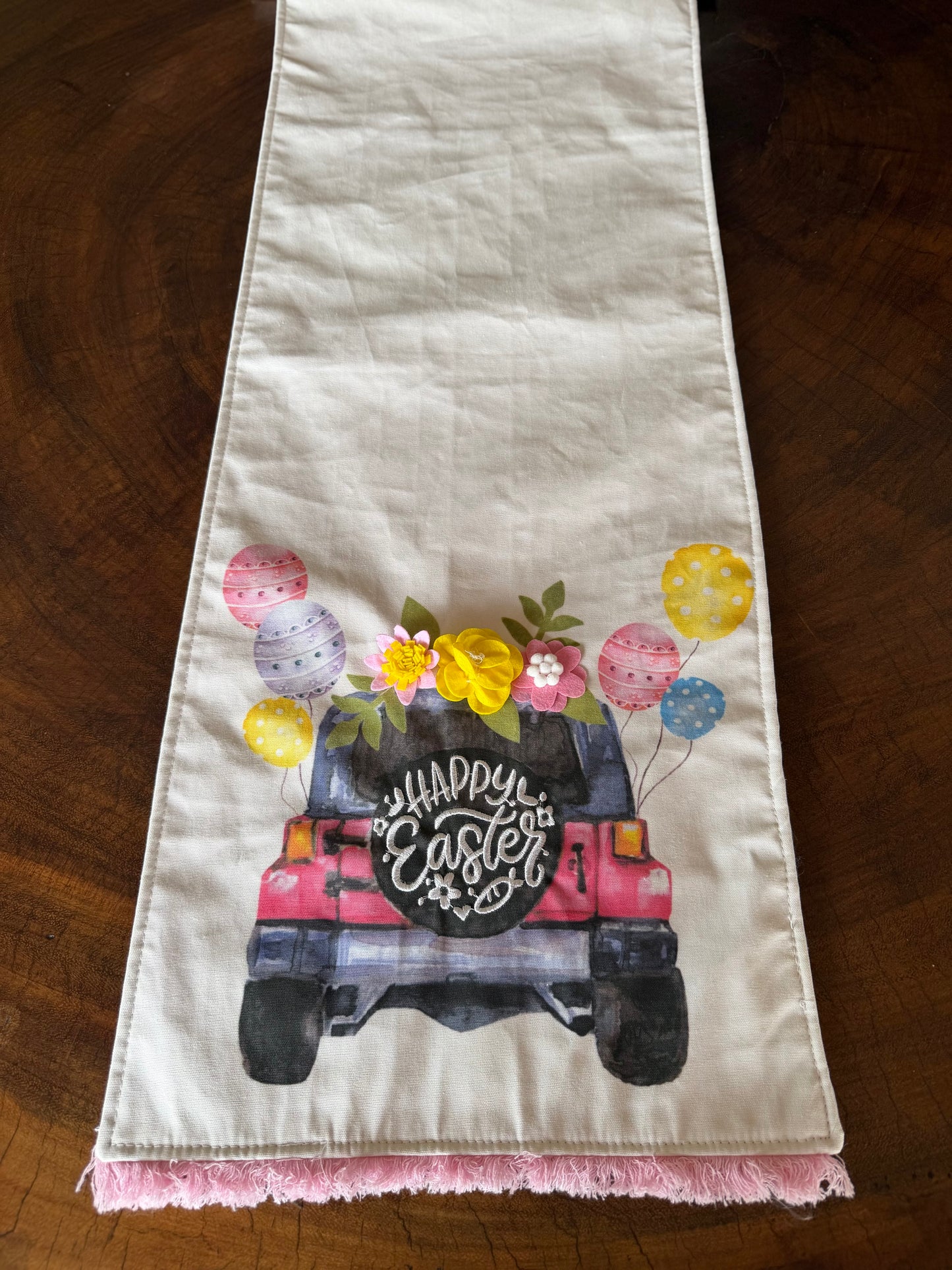 EA-CA-013 Camino de Mesa con Carro Rosado y Globos