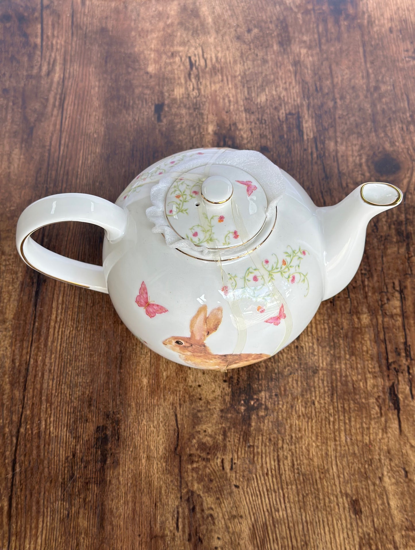 EA-DE-125 Tetera Conejo Café con Mariposas Rosa