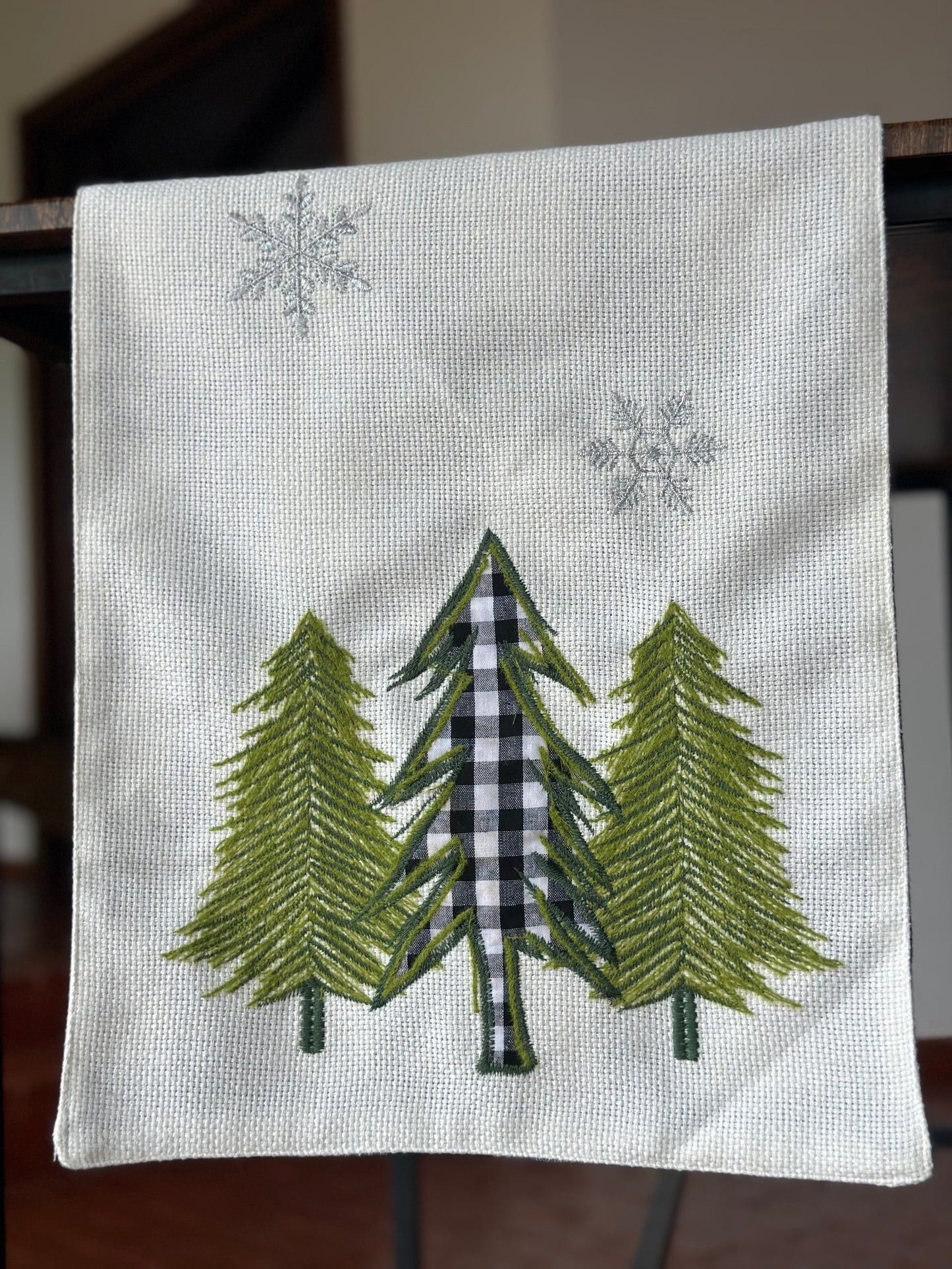 NA-CA-025 Camino de Mesa Doble Faz Árbol Navidad y Cuadros Búfalo