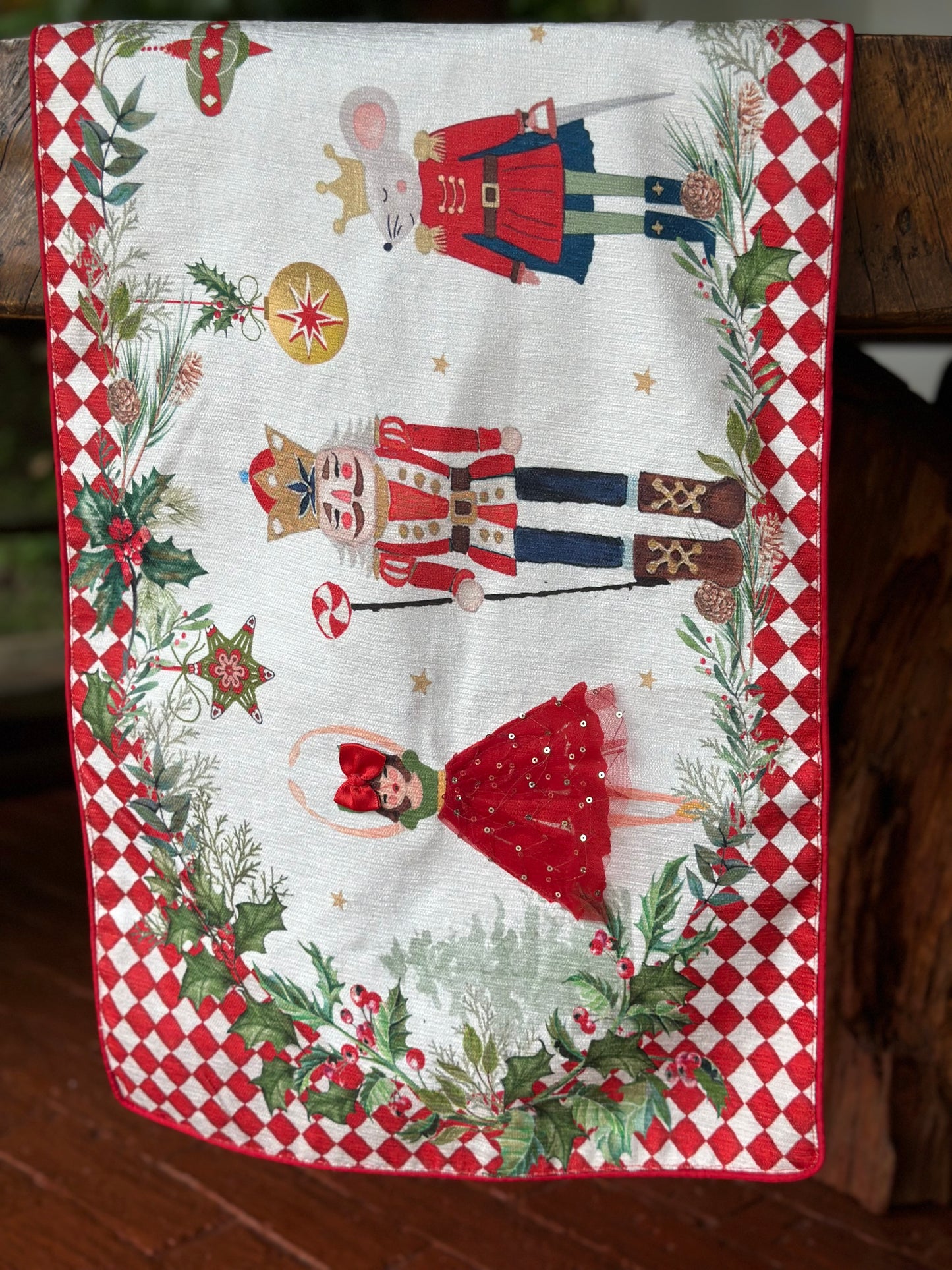 NA-CA-027 Camino de Mesa Cascanueces Rojo Navidad