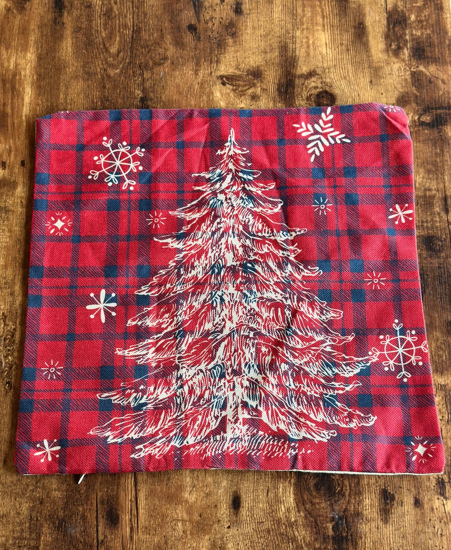 NA-CO-005 Cojin Cuadros Rojos, Arbol Blanco Navidad