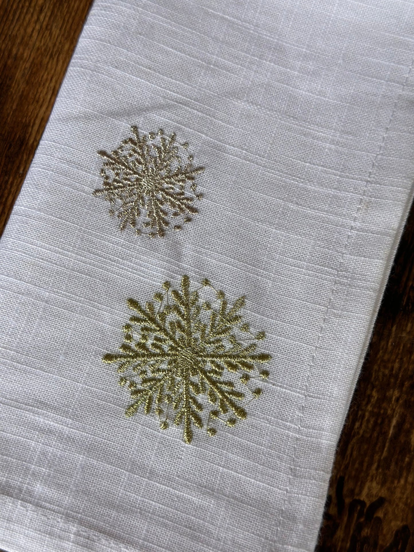 NA-SE-017 Servilletas Blancas con Copo de Nieve Dorado Navidad x 8