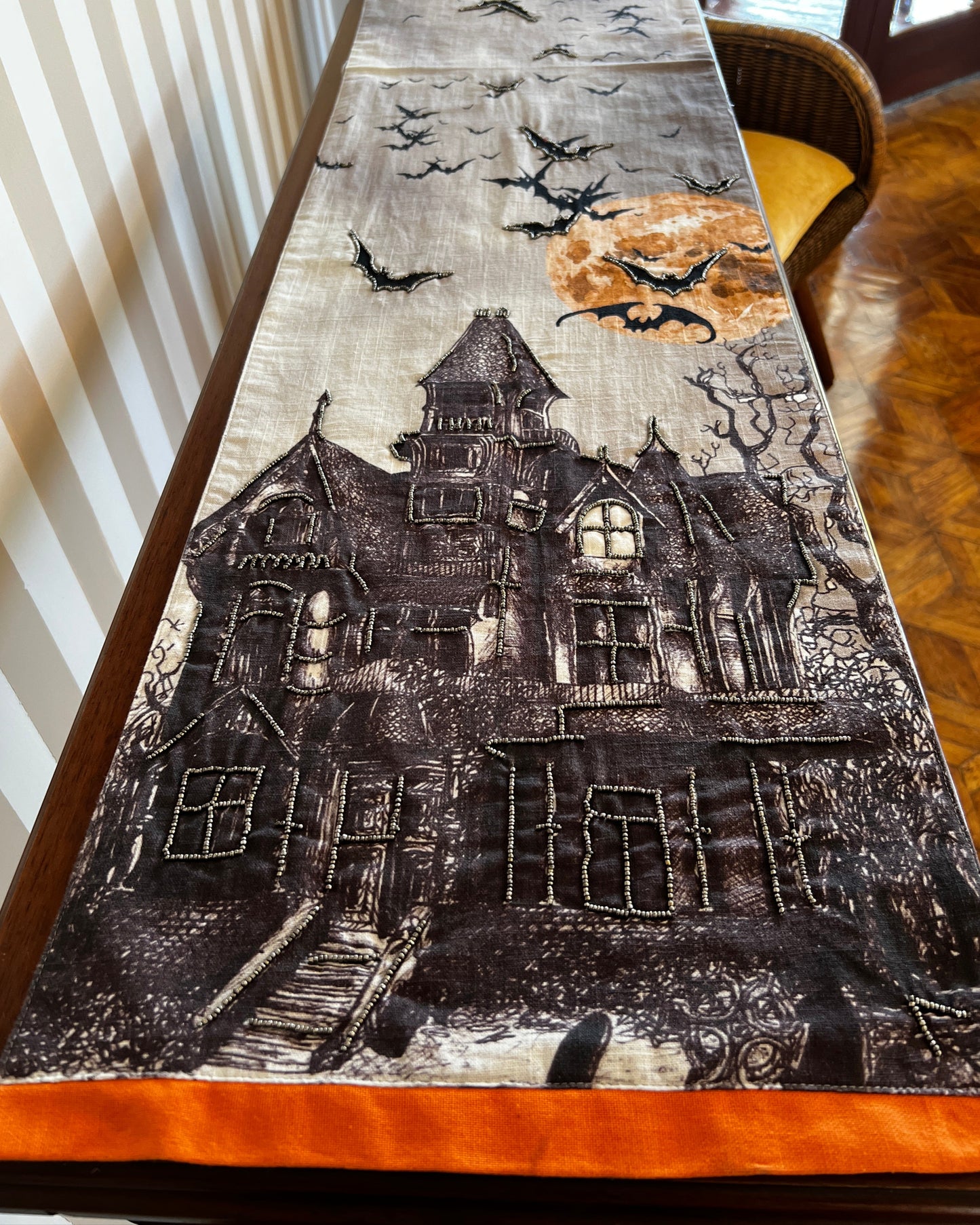 OT-CA-007 Camino de Mesa Castillo Transilvania Negro Otoño