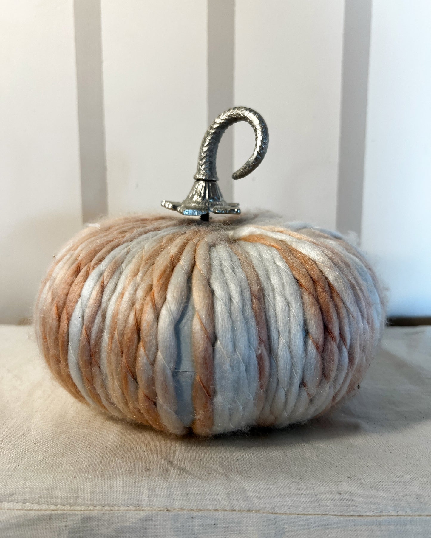 OT-DE-017 Decoración Calabaza Rosa Tejida 20cm Otoño