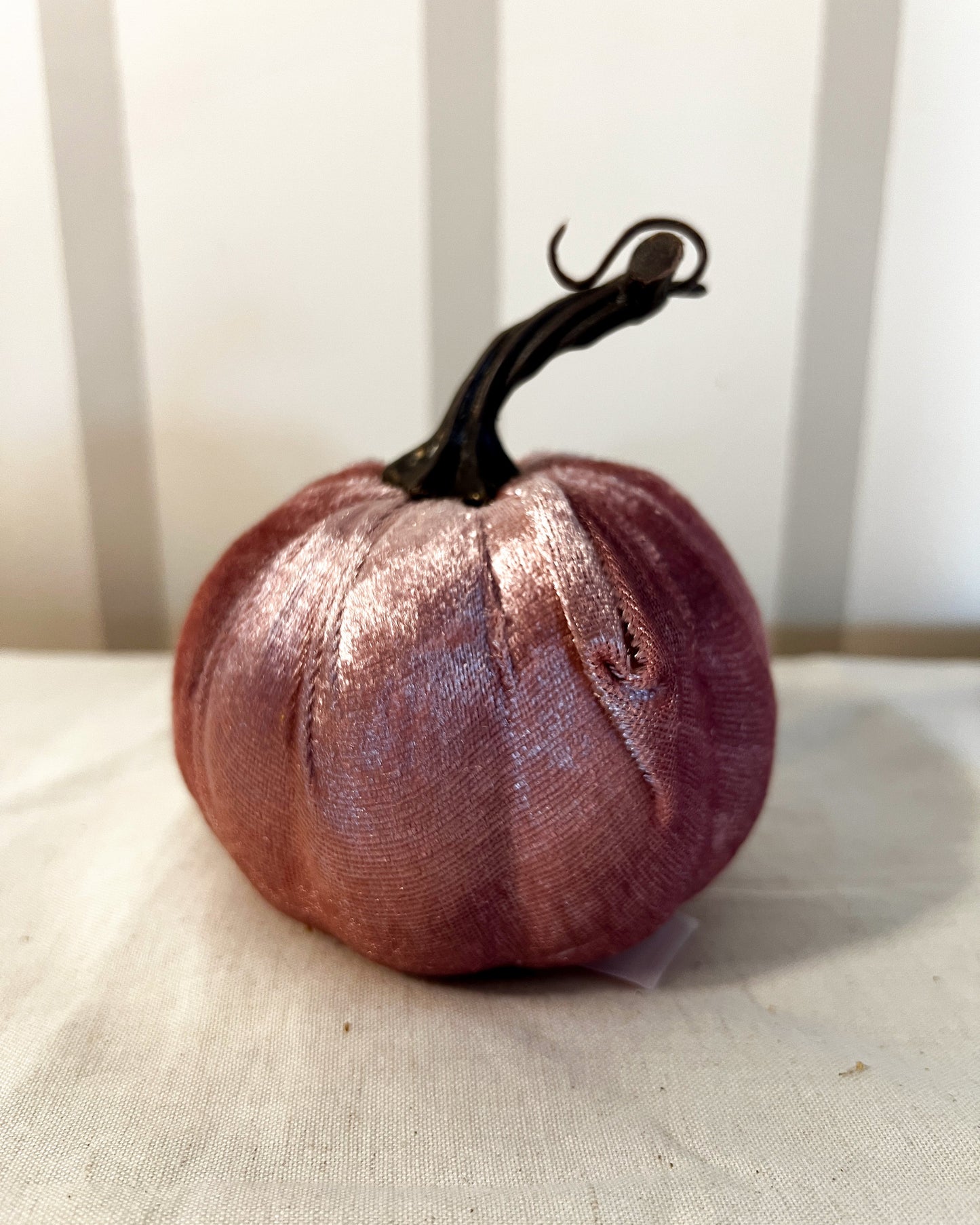 OT-DE-021 Decoración Calabaza Velvet Rosa 10cm Otoño