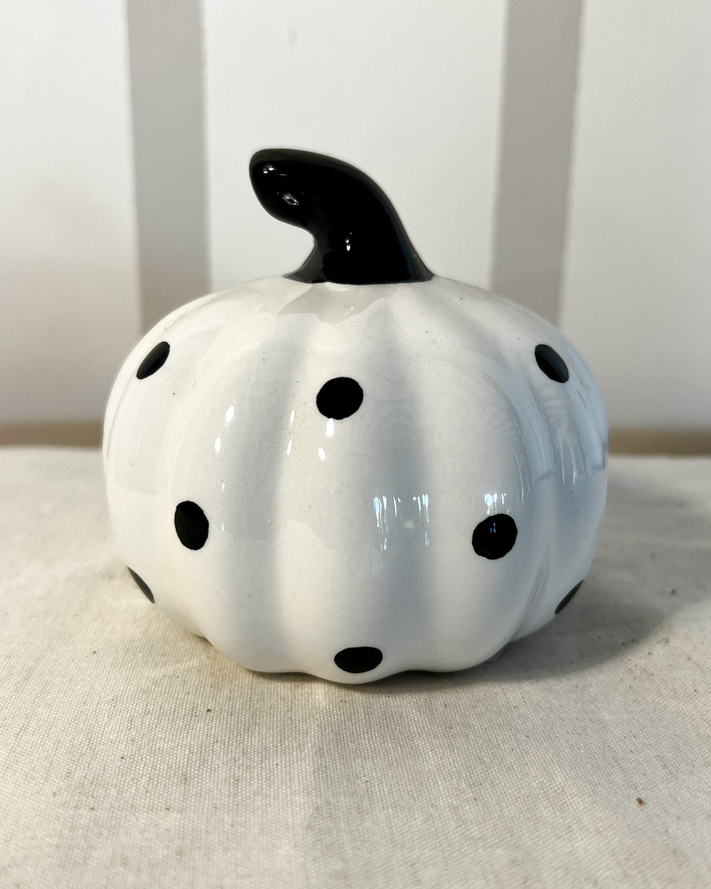 OT-DE-048 Decoración Calabaza Puntos Negros Otoño