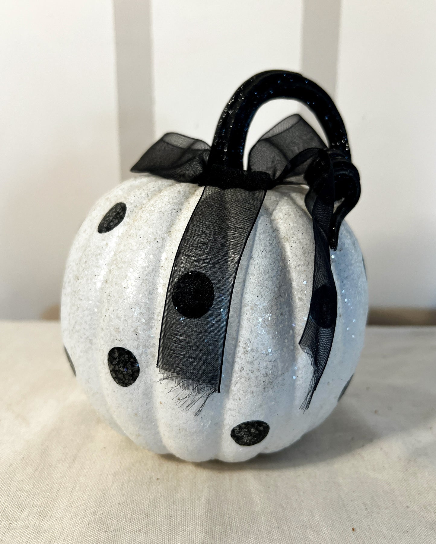 OT-DE-049 Decoración Calabaza Puntos Negros Grande Otoño