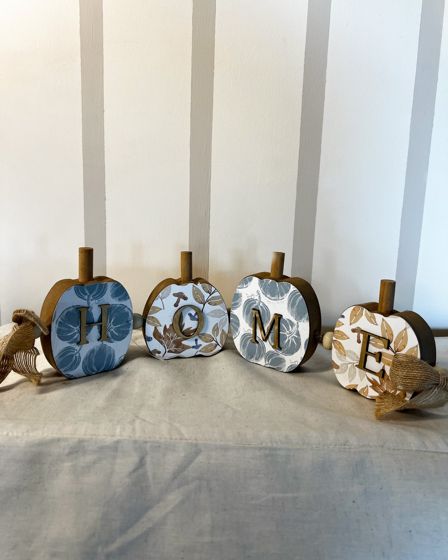 OT-DE-056 Decoración Letreros Calabazas HOME Otoño