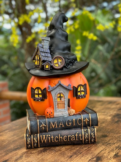 OT-DE-085 Calabaza sobre Libros Negros Otoño