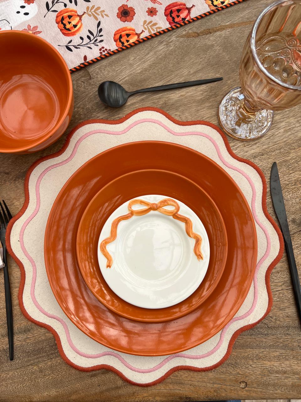 OT-IN-008  Individual Redondo con Filo Naranja. Set x 8