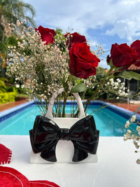 MA-DE-001 Bolso Cerámica Blanca con Moño Negro