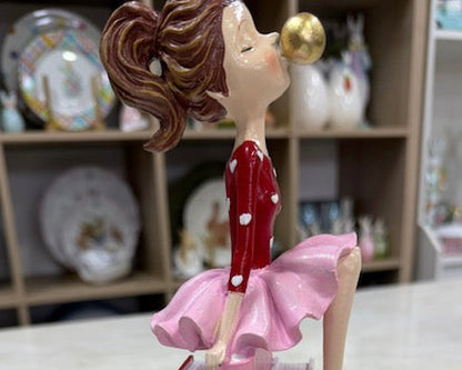 SV-DE-003 Muñeca Sentada Sobre los Libros