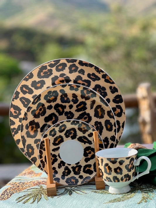 TT-VA-003 Vajilla Animal Print Set x 4. 6 Puestos