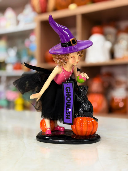 OT-DE-131 Bruja con Gorro Morado y Calabaza