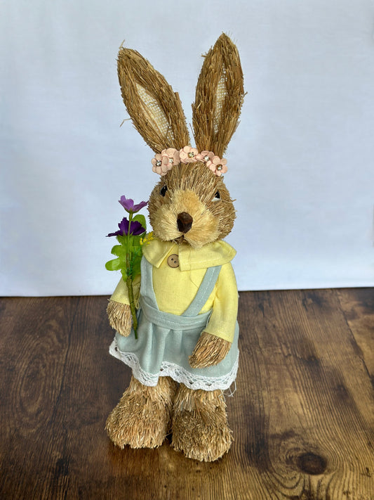 EA-DE-009 Coneja Paja Con Flor y Camisa Amarilla con Balaca