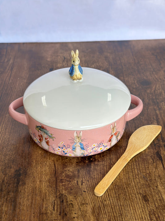 EA-DE-122 Sopera Rosada Rabbit con Cuchara de Madera