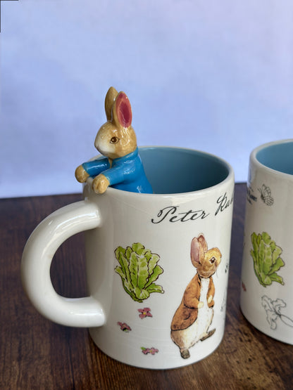 EA-JT-001 Mug Azul Conejo Rabbit Saliendo. Set x 2