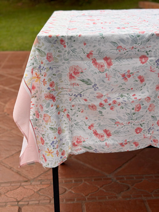 EA-MA-004 Mantel con Flores y Borde Rosado