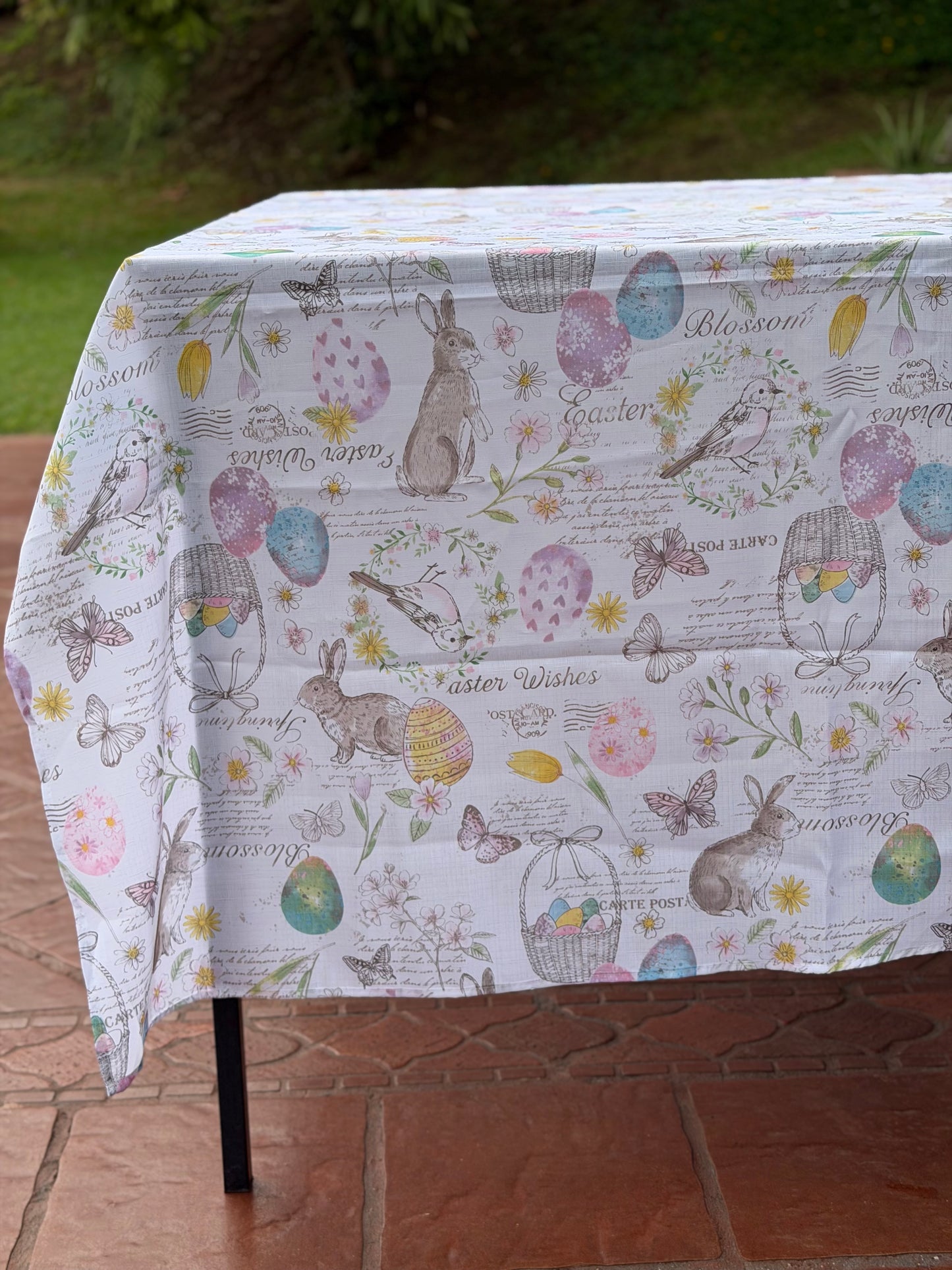 EA-MA-005 Mantel con Conejos Cafés, Huevos y Mariposas