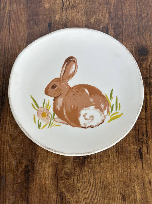EA-PL-007 Plato Blanco con Conejo Café. Borde ¨Sucio". Set x 6