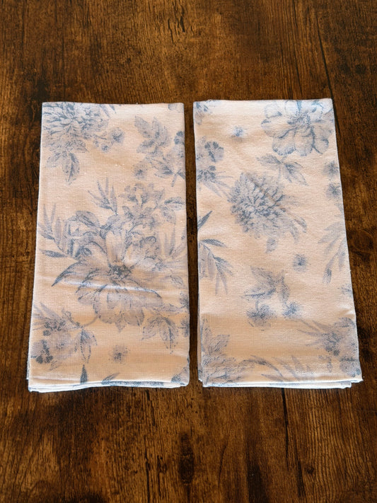 EA-SE-002 Servilletas Blancas con Flores Azules. Set x 4