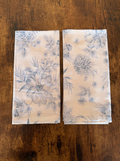 EA-SE-002 Servilletas Blancas con Flores Azules. Set x 4