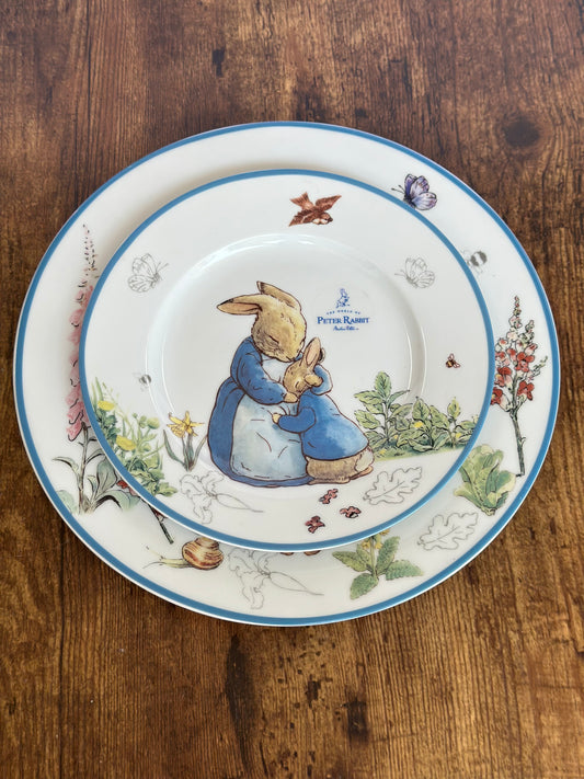 EA-VA-005 Vajilla Rabbit con Mama Coneja. 8 puestos 19 piezas