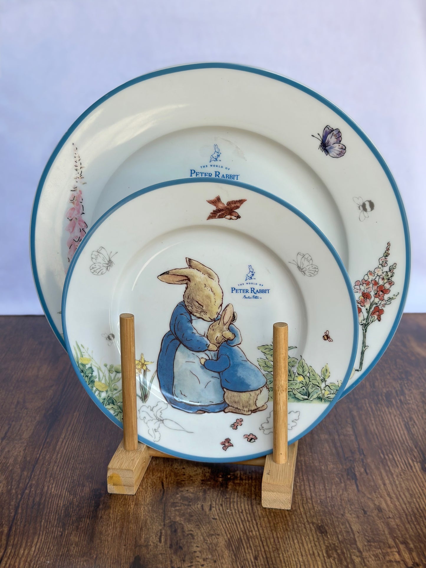 EA-VA-005 Vajilla Rabbit con Mama Coneja. 8 puestos 19 piezas