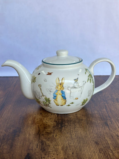 EA-VA-005 Vajilla Rabbit con Mama Coneja. 8 puestos 19 piezas