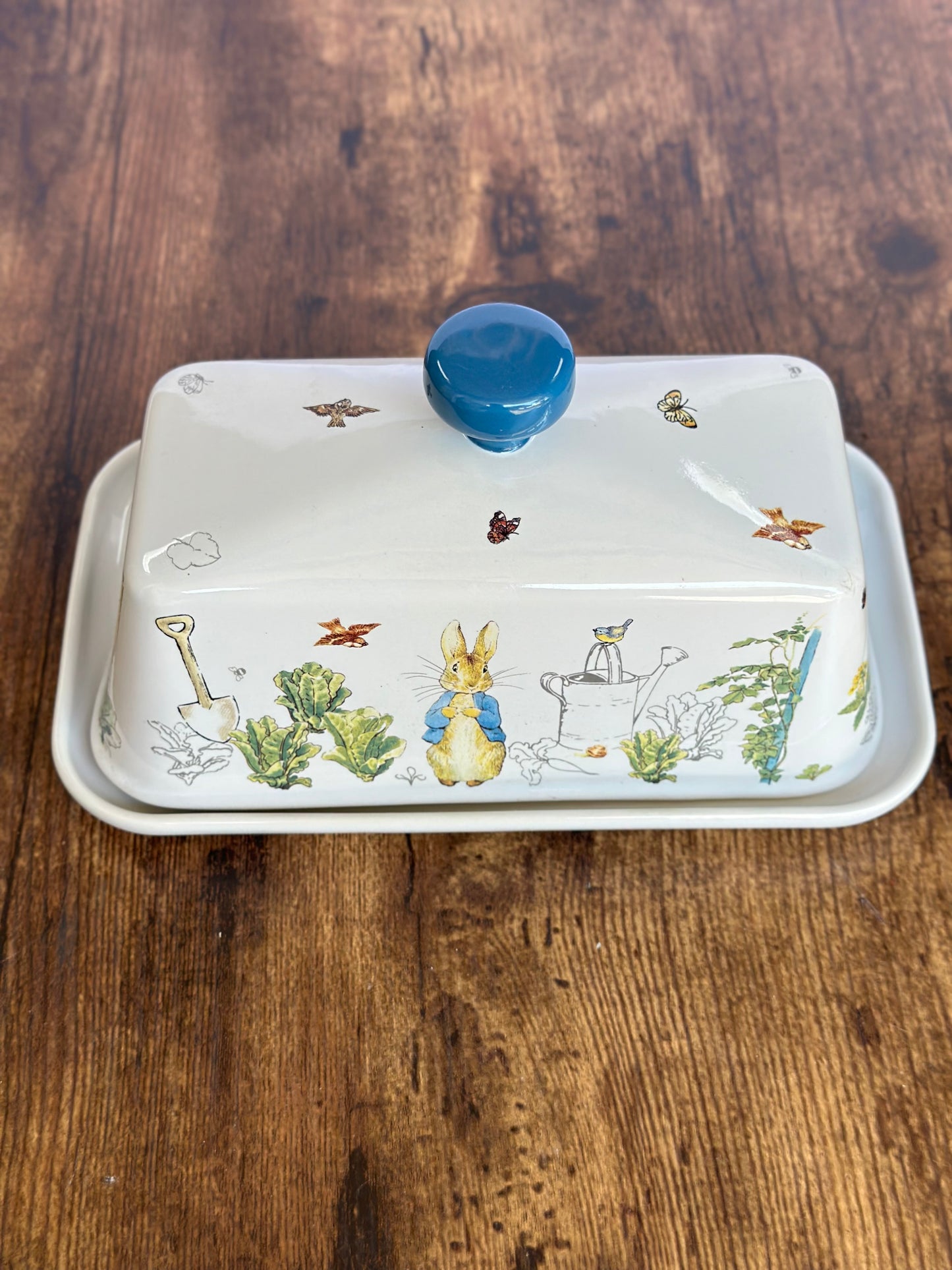 EA-VA-005 Vajilla Rabbit con Mama Coneja. 8 puestos 19 piezas