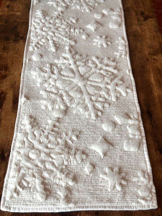 NA-CA-010 Camino de Mesa Blanco copos de nieve Navidad