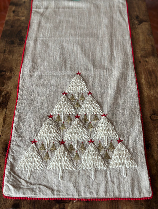 NA-CA-024 Camino de Mesa Arboles Navidad Beige, Bordo Rojo