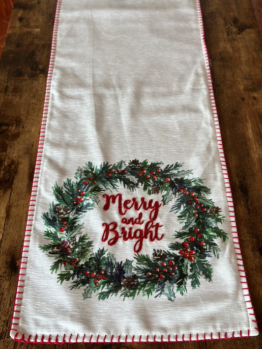 NA-CA-029 Camino de Mesa Merry and Bright Navidad Bordado