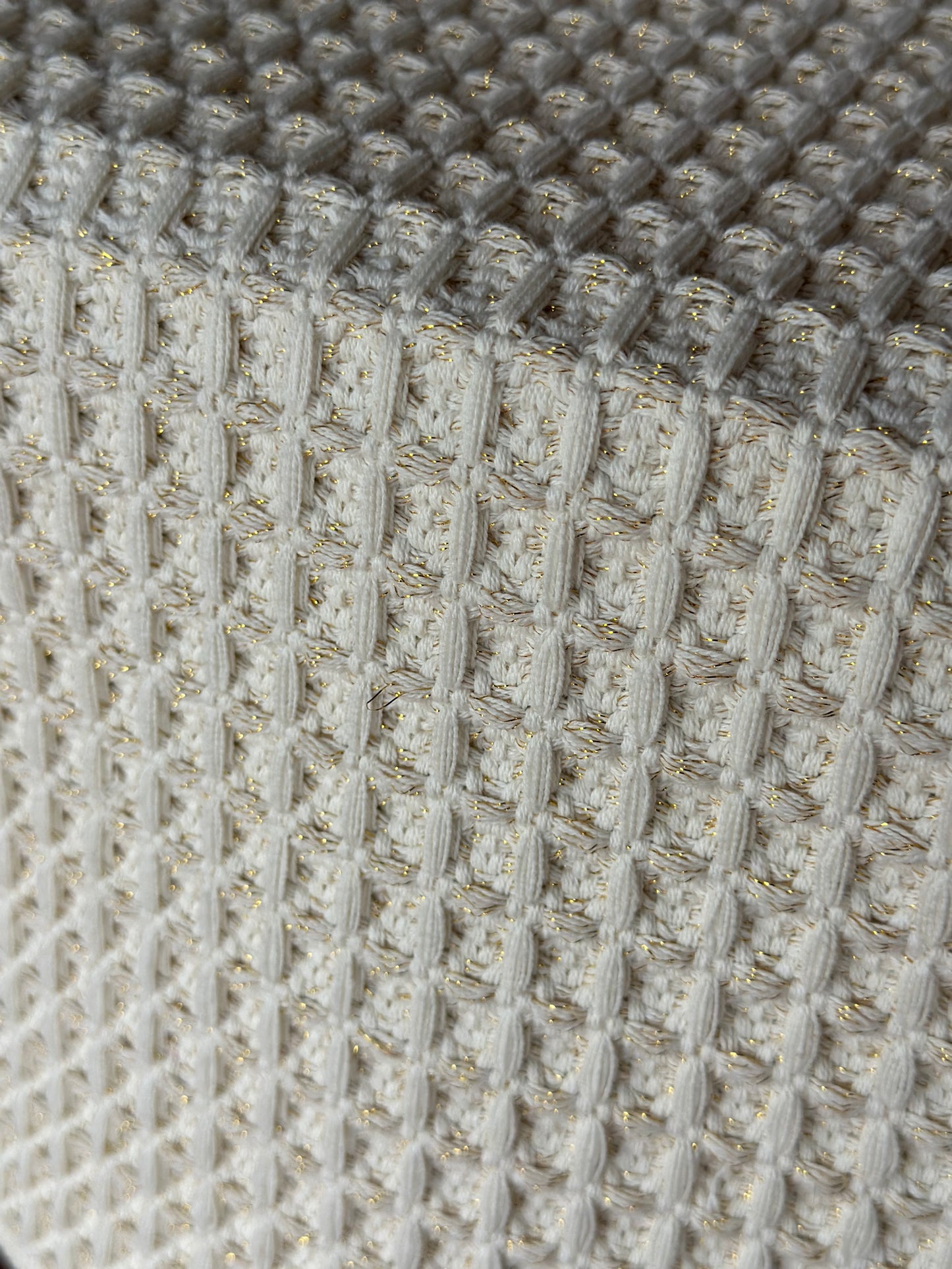 NA-CA-034 Camino de Mesa Beige y Dorado