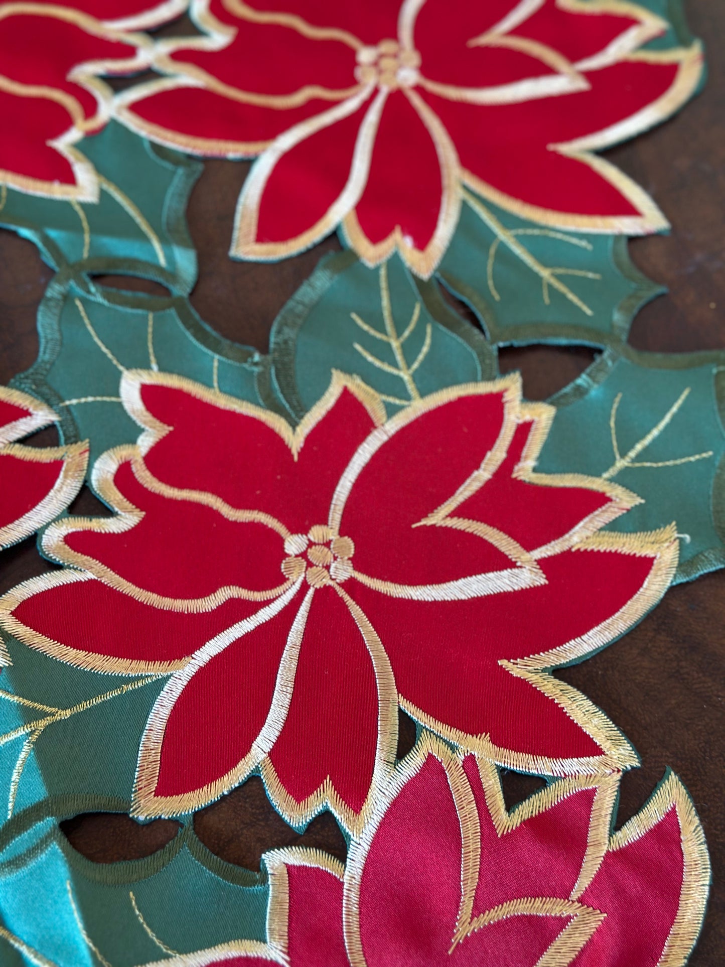 NA-CA-041 Camino de Mesa Flor de Navidad