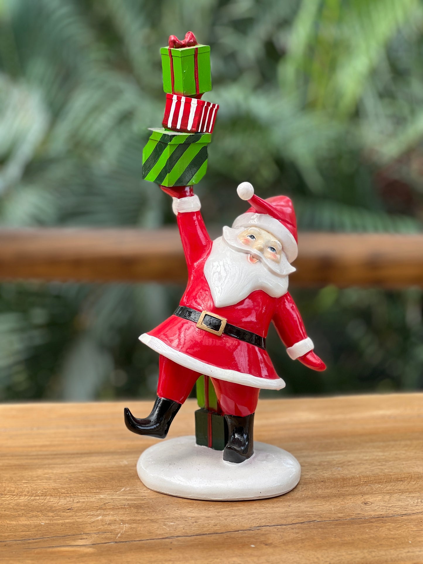 NA-DE-029 Decoración Papa Noel con Pila de Regalos Navidad