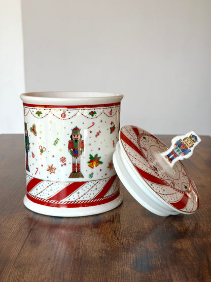 NA-DE-133 Bombonera Cascanueces Rojo