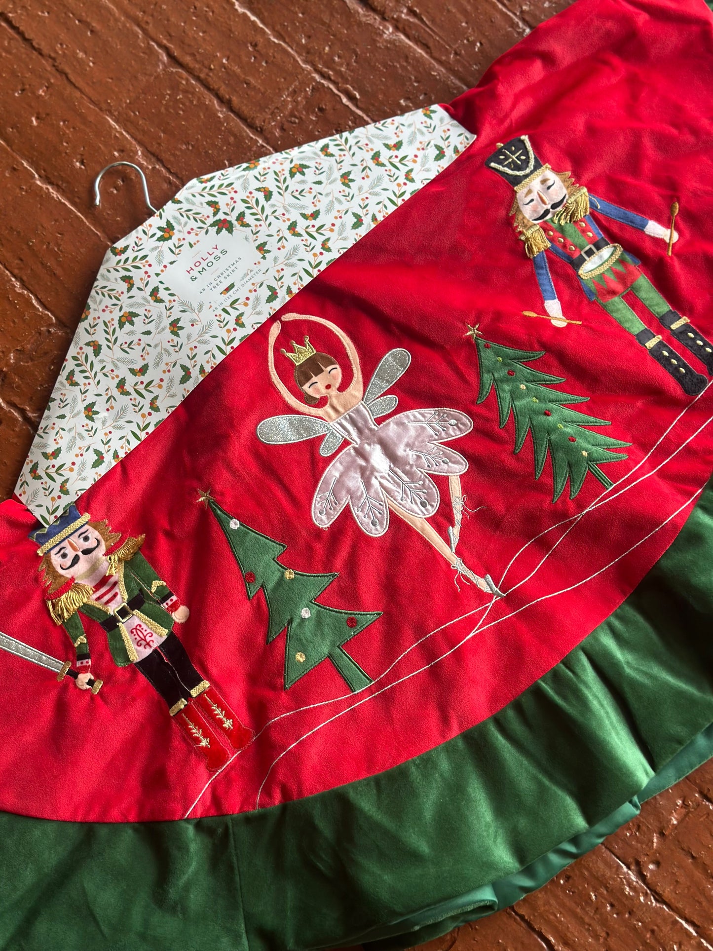 NA-DE-179 Pie de Arbol Cascanues & Bailarina Navidad