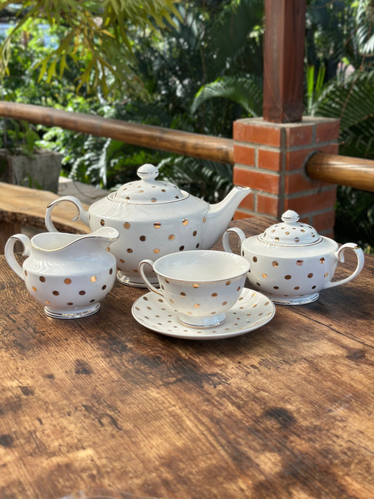 NA-JT-013  Juego de Te Puntos Dorados & Set 4 Tazas