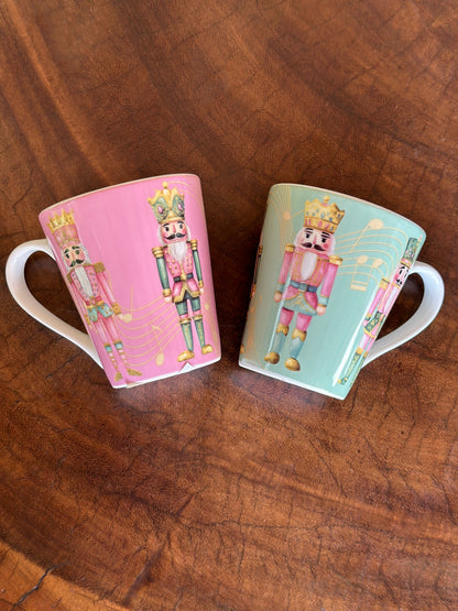 NA-PL-078  Vajilla Cascanueces Pastel. Set x 3. 8 Puestos