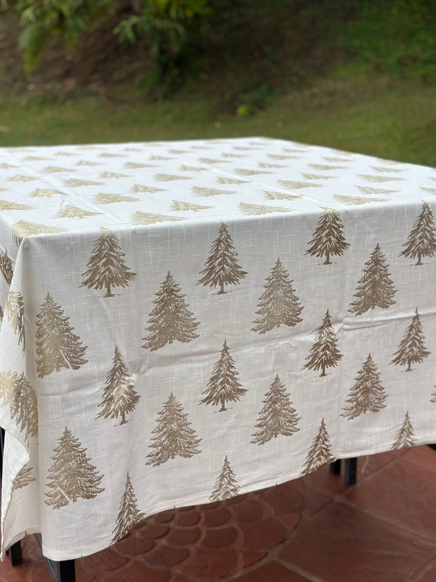 NA-MA-004 Mantel Arboles dorados Navidad