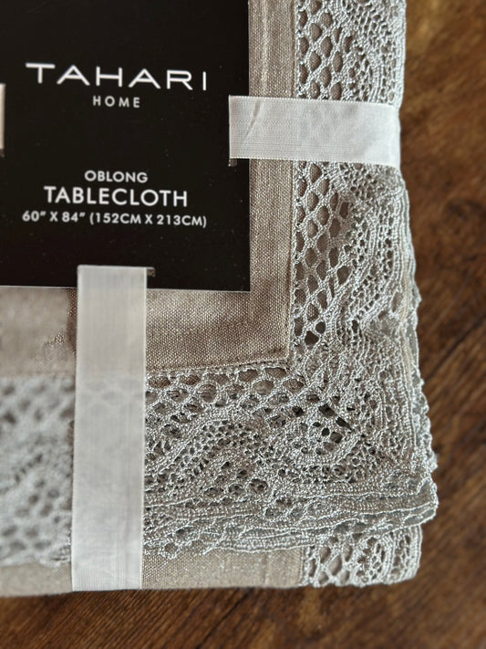 NA-MA-009 Mantel Dorado Bordado Navidad