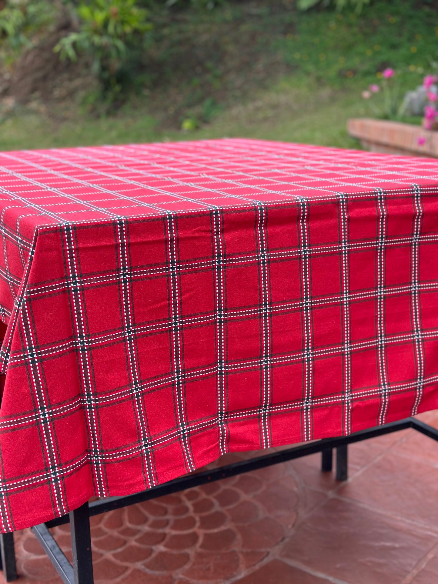 NA-MA-010 Mantel Rojo Cuadros líneas punteadas Navidad