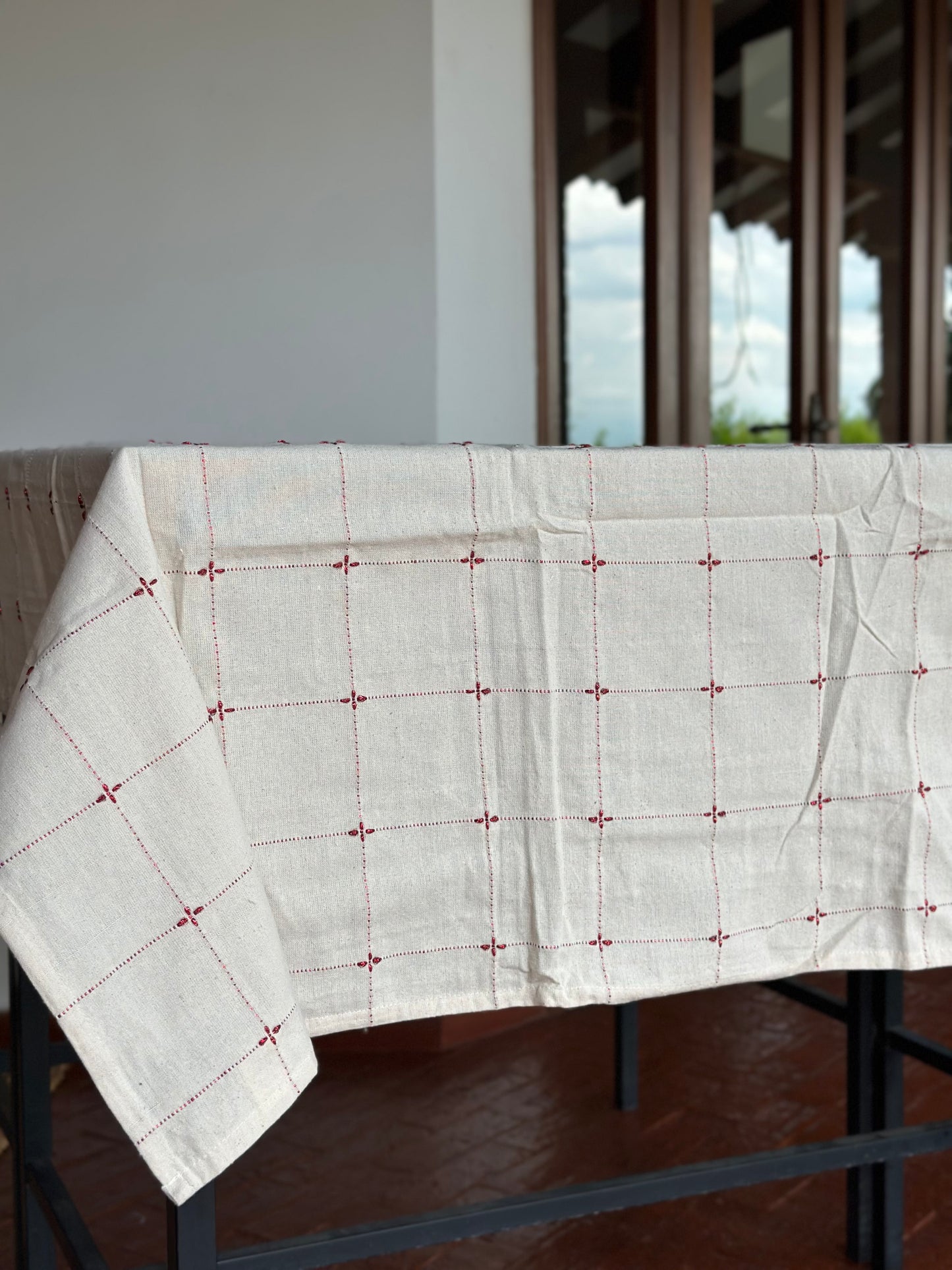 NA-MA-015 Mantel Beige Cuadros Rojos Navidad