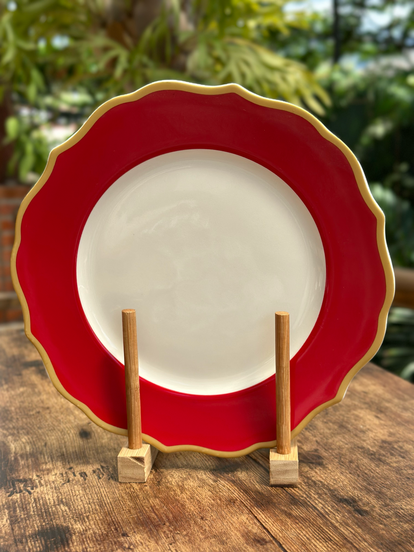 NA-PL-045 Plato Principal Blanco Borde Rojo & Dorado x 8