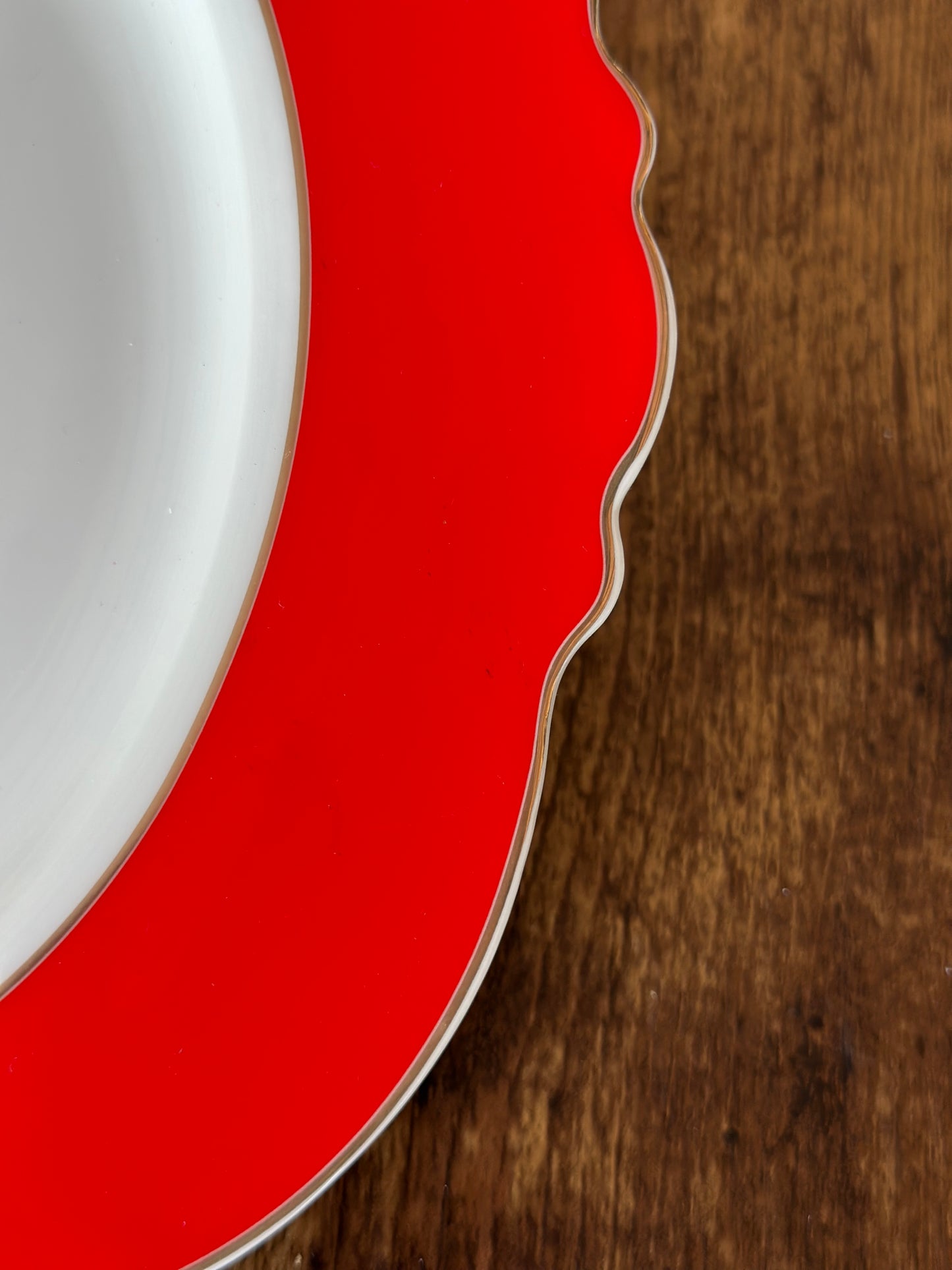NA-PL-070 Plato Blanco Borde Rojo.  Set x 8