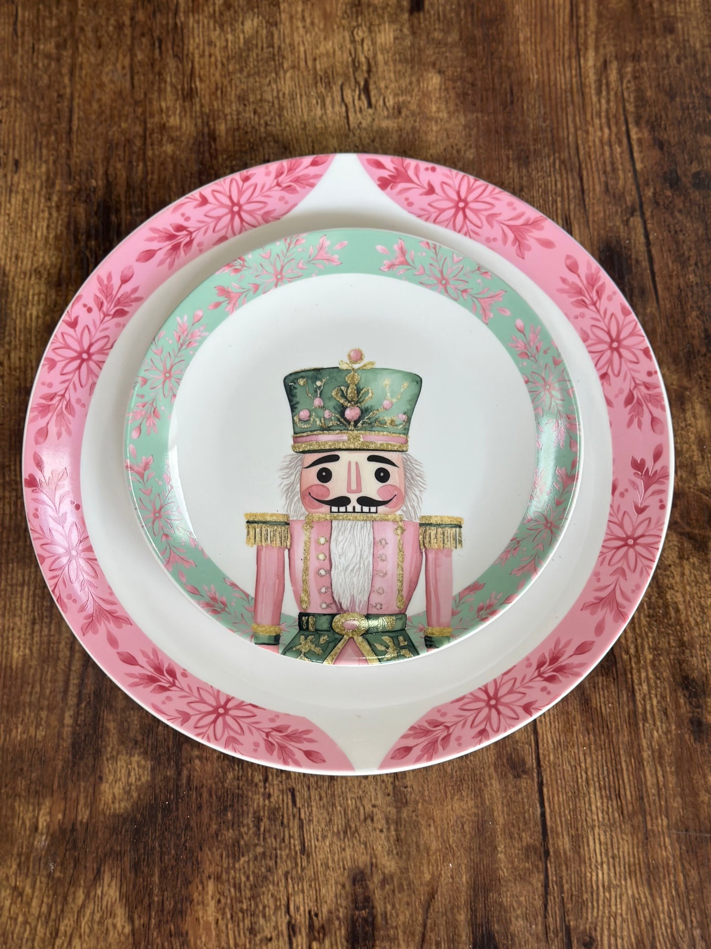 NA-PL-078  Vajilla Cascanueces Pastel. Set x 3. 8 Puestos