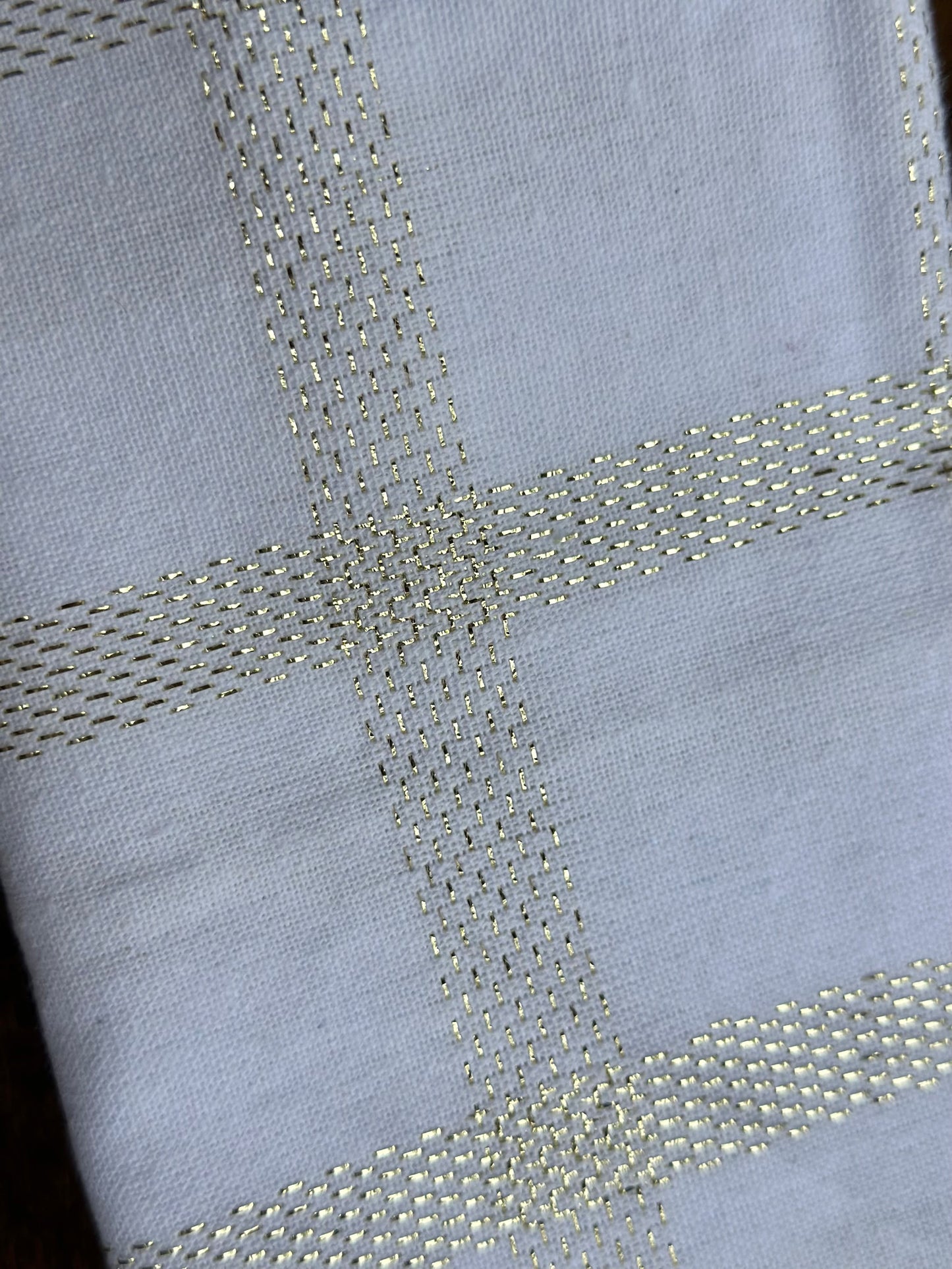 NA-SE-025 Servilletas Blancas con Cuadros Dorados Navidad x 4