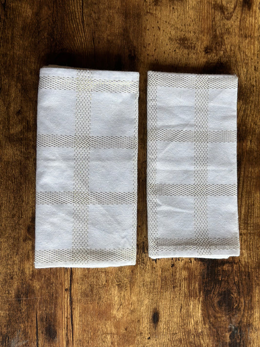 NA-SE-025 Servilletas Blancas con Cuadros Dorados Navidad x 4